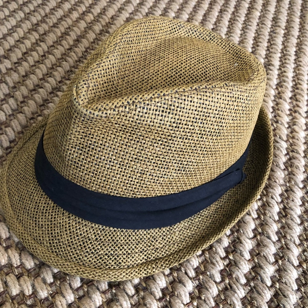 Milani. Large weave hat.